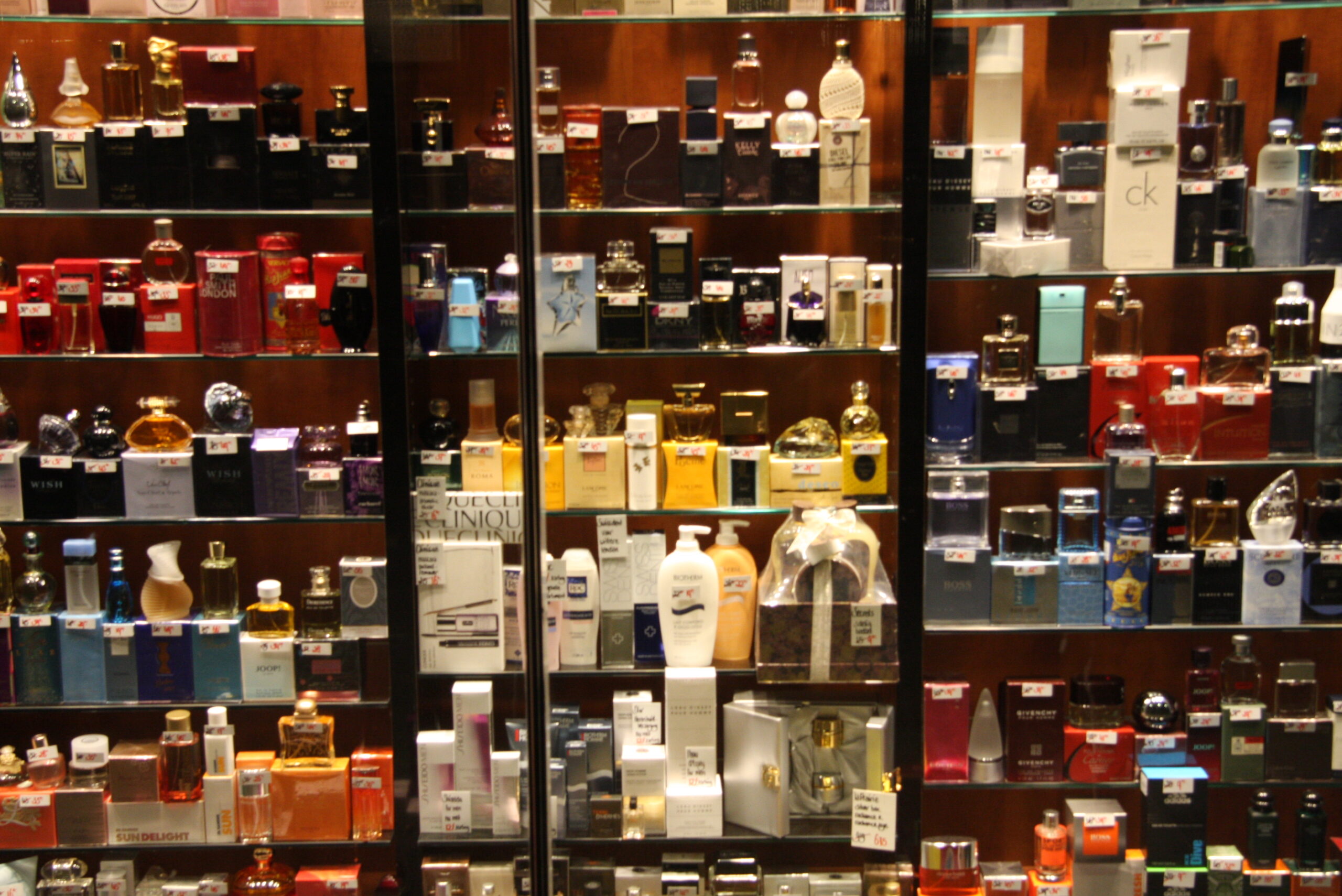 grossiste en parfum vitrine